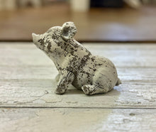 Load image into Gallery viewer, Resin Pig Mama