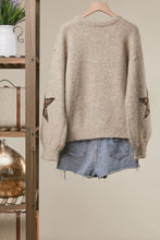 Load image into Gallery viewer, Bold Star Detail Knit Sweater