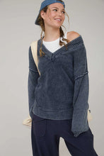 Load image into Gallery viewer, Charcoal Washed V Neck Long Sleeve Oversized Knit Sweater