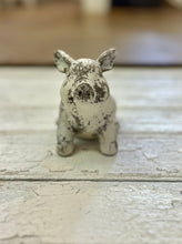 Load image into Gallery viewer, Resin Pig Mama
