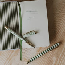 Load image into Gallery viewer, Green Floral Pen Set