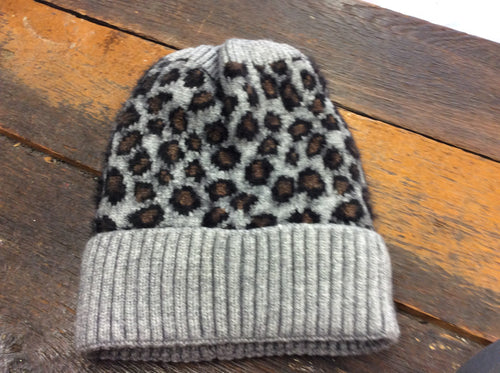 Women’s Gray Leopard Hat